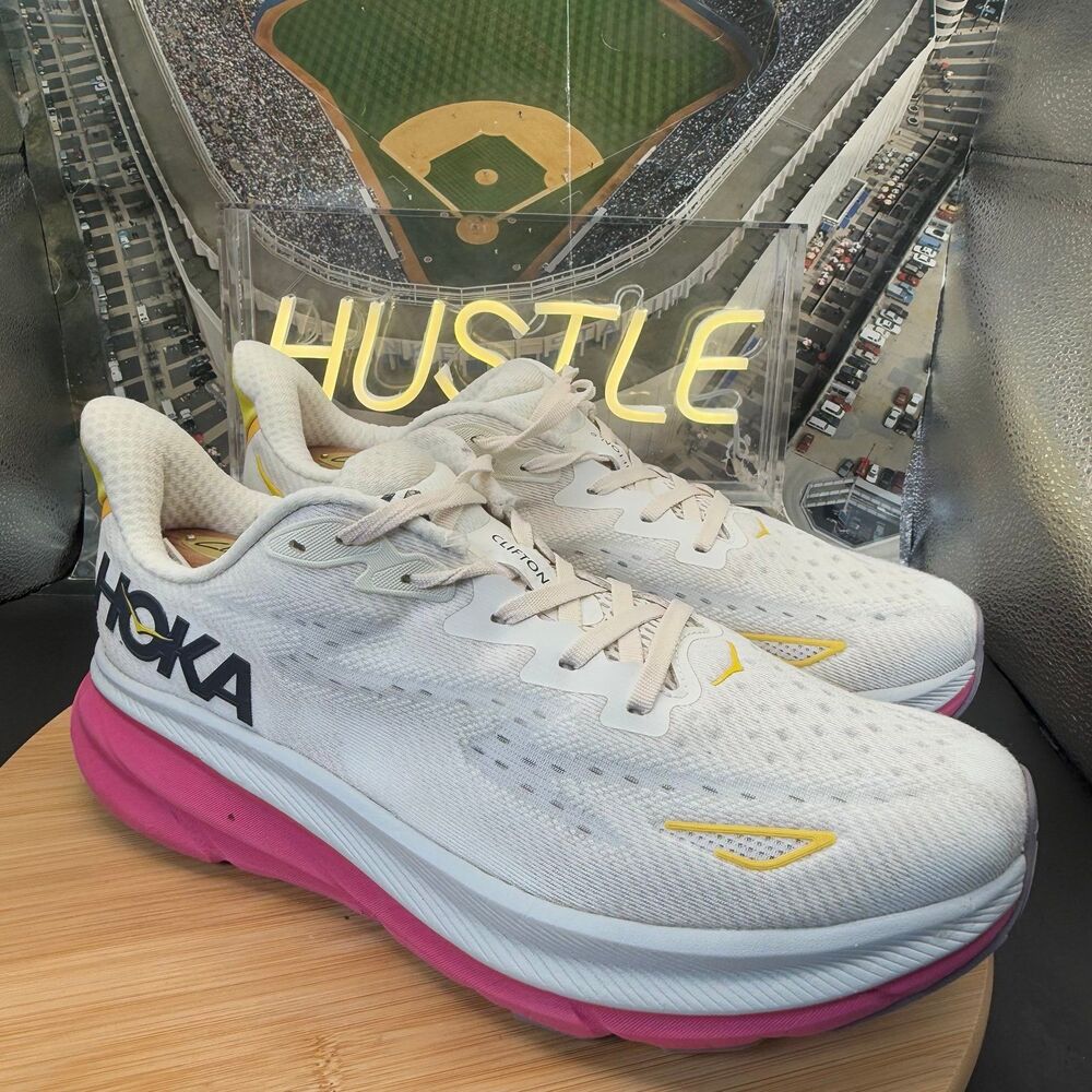 HOKA Men’s  Clifton 9 'Eggnog Blanc De Blanc' Size 10D